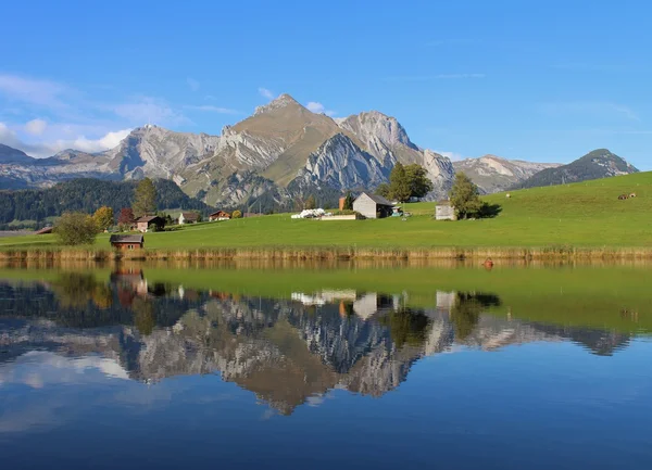 Kendisi Gölü Schwendisee yansıtma Seantis