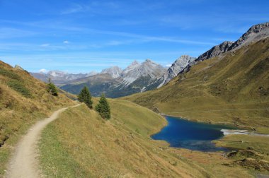 Lake Schwellisee ve ayak-yolunu Arosa