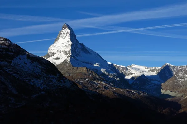 Sneeuw bedekte Matterhorn in de vroege ochtend — Stockfoto