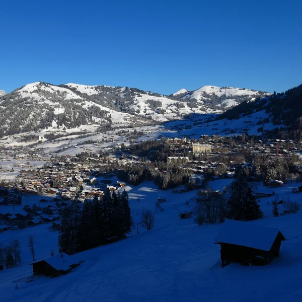 Mattina invernale a Gstaad — Foto Stock