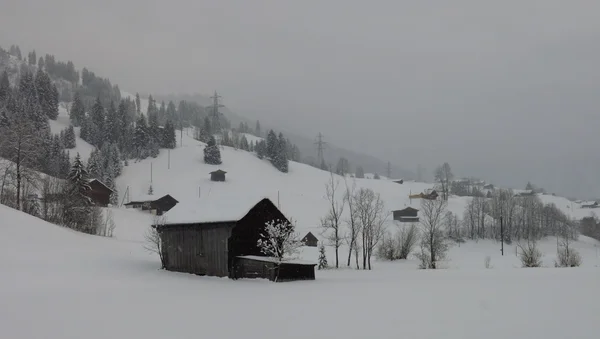 Начало зимы в швейцарских Альпах — стоковое фото