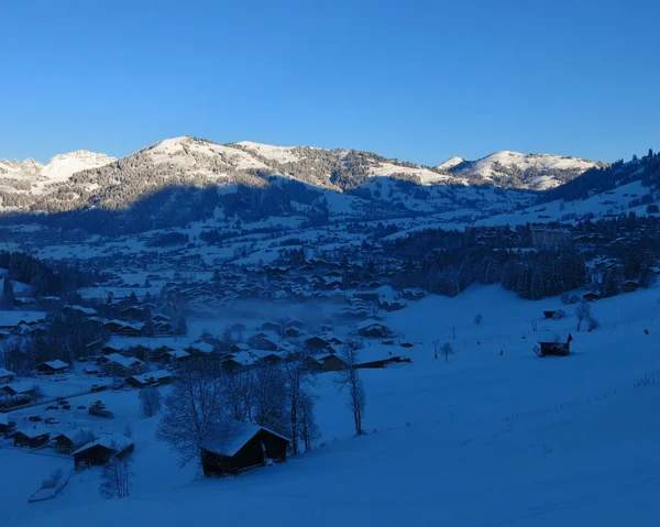 Lever de soleil d'hiver à Gstaad — Photo