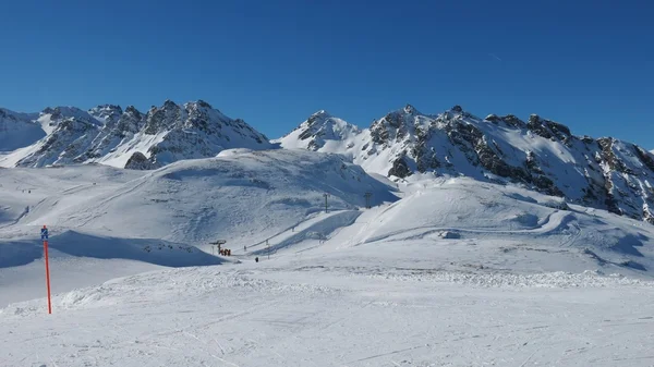 Elevador de esqui na área de esqui Pizol — Fotografia de Stock