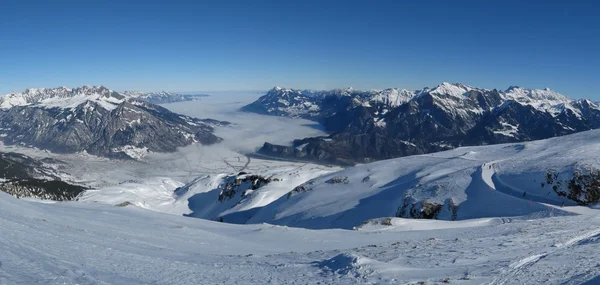 Morze mgłę i góry w kantonie St. Gallen — Zdjęcie stockowe