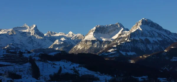 Alte montagne Uri Rotstock, Schwalmis e Brisen — Foto Stock