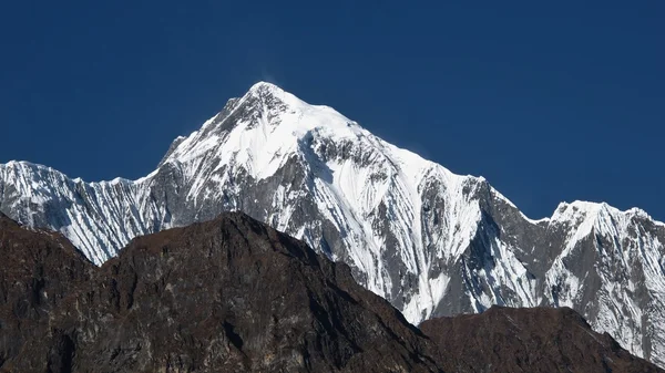 Majestuoso pico de la cordillera de Annapurna —  Fotos de Stock