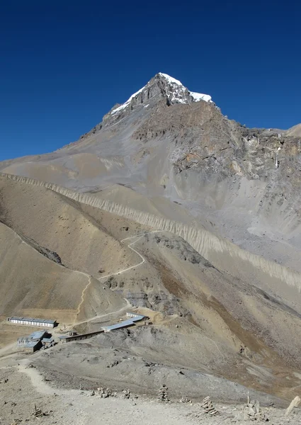 Alojamentos a caminho de Thorung La pass, Nepal — Fotografia de Stock