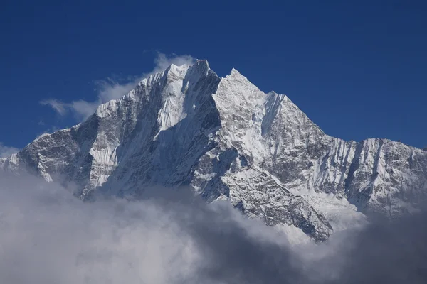 Majestuoso pico de Thamserku — Foto de Stock