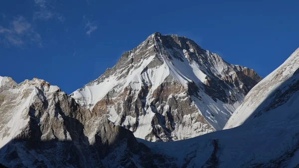 Кхумбутсе, высокая гора в регионе Эверест — стоковое фото