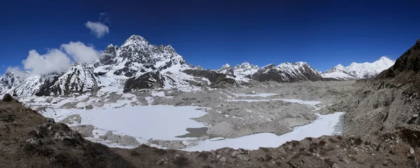 Vista del Glaciar Ngozumba, Phari Lapcha, Gokyo Ri y Cho Oyu — Foto de Stock