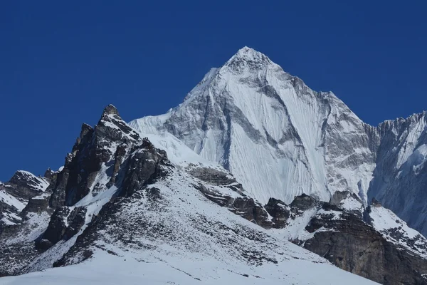 High mountain next to Cho Oyu — Zdjęcie stockowe