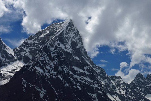 Peak of Cholatse