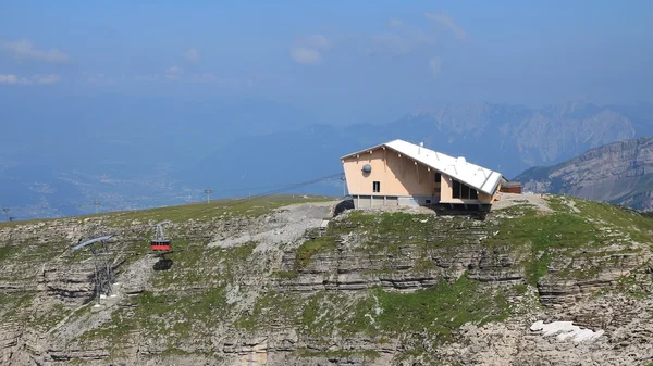 Funivia e nuova stazione a monte del Chaeserrugg — Foto Stock