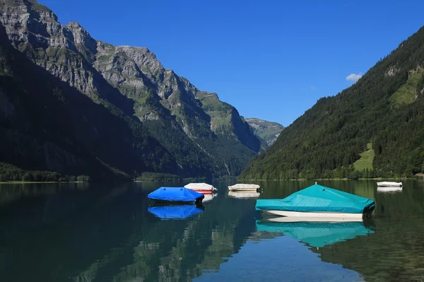 Barcos no lago Klontalersee — Fotografia de Stock