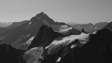 Görkemli dağ Sustenhorn