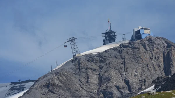 Summit of Mt Titlis and cable car — Stock Photo, Image