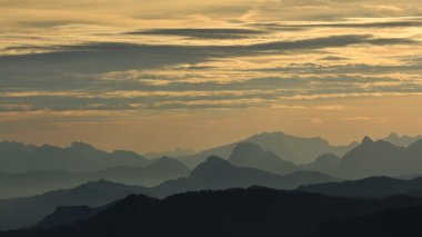 Gündoğumu, Orta İsviçre dağ aralıkları
