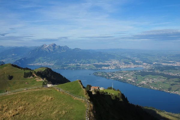 Uitzicht vanaf de Rigi naar Pilatus en Luzern — Stockfoto