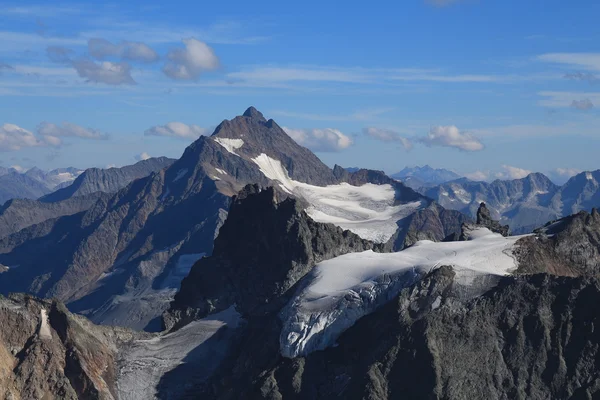Yüksek dağ Sustenhorn ve buzul — Stok fotoğraf