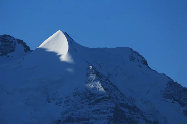 Eak szpiczaste góry obok Mt Jungfrau — Zdjęcie stockowe