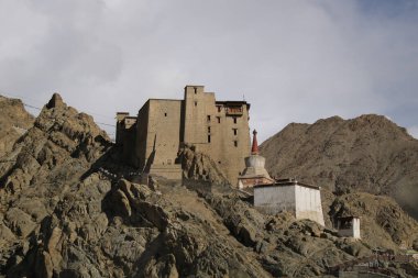 Yandan görülen tarihi krallar sarayı, Leh, Hindistan.