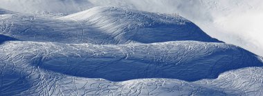 Kar, Stoos, İsviçre 'de kayak ve snowboard pistleri.