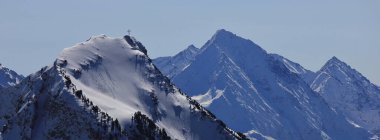 İsviçre 'nin Schwyz şehrinde bir dağın zirvesinde zirve yaptı..