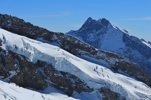 查看从少女山冈、 冰川和 Mt Fiescher Gabelhorn — 图库照片