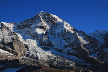 Ünlü dağ Monchi ve buzul