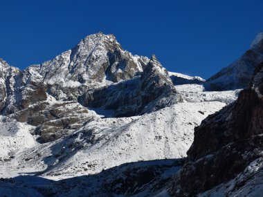 Sahne Cho La dağ yolunda geçmek, Nepal