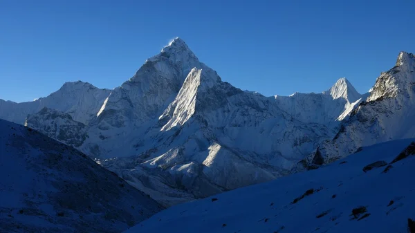 Ama Dablam gün doğumunda — Stok fotoğraf