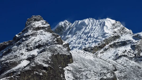 Lobuche peak und gletscher — Stockfoto