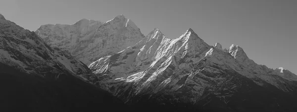 MT Jarmilka Kanguru a další vysoké hory v regionu Everest — Stock fotografie