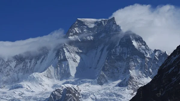 Spinasz szczyt, wysokie góry w parku narodowym Everest — Zdjęcie stockowe