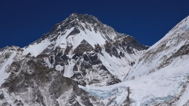 Himalayalar, Khumbutse yüksek dağ