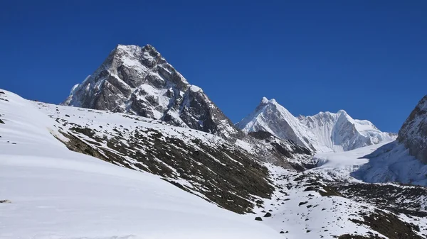 Landschaft auf dem Weg zum cho la pass, Nepal — Stockfoto
