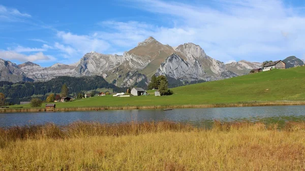 Idyllic landscape in the Toggenburg valley, Alpstein range — Stock Photo, Image