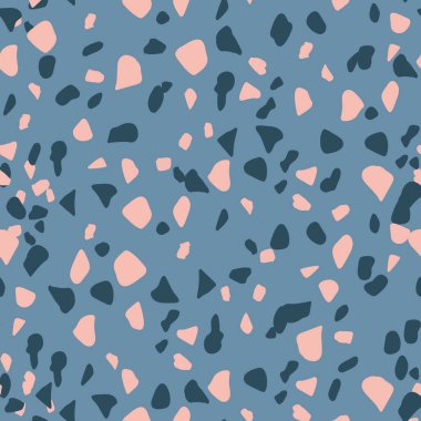 Kusursuz tekrarlayan terrazzo deseni mavi arka planda pembe ve mavi renkte. Moda ve şık kompozit taş dokusu, duvar kağıdı, web arkaplanı, kumaş tasarımı.