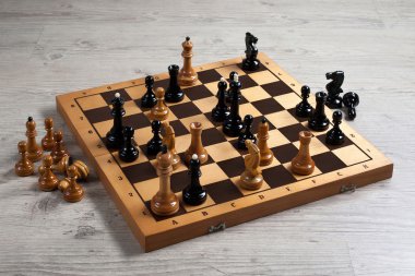 Satranç. Satranç savaş siyah ve beyaz tahta