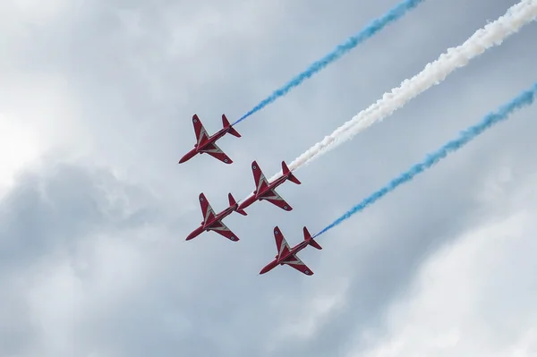 Royal Air Force Red arrows - air show v Estonsku Tallinn 2014 ye — Stock fotografie