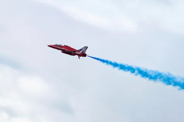 Royal Air Force Red arrows - air show In Estonia Tallinn 2014 ye — Stock Photo, Image