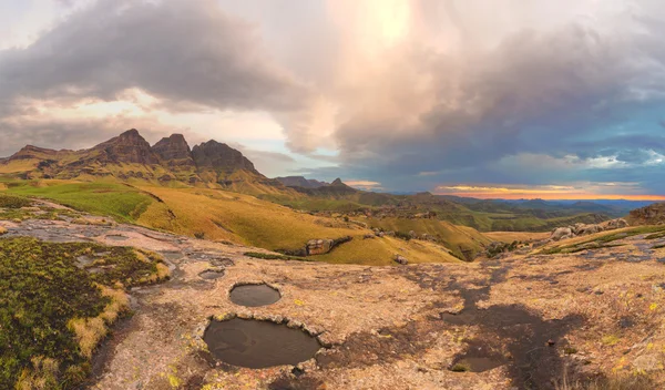 Clouds, Peaks and Pools — Stock Photo, Image