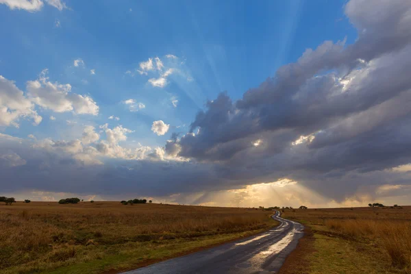 Raios solares e nuvens — Fotografia de Stock