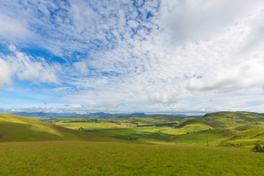 Yeşil Vadi üzerinde ince bulutlar