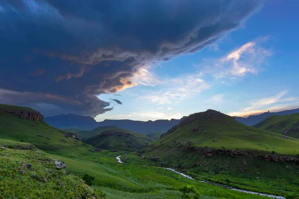 Dark Blue Cloud Move Green Valley — Stock Photo, Image