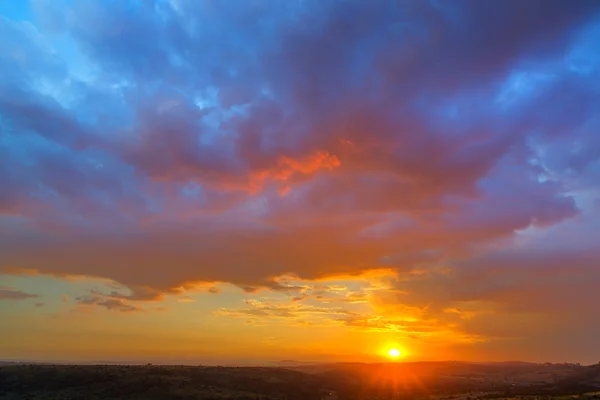 Bulutlu gün batımı
