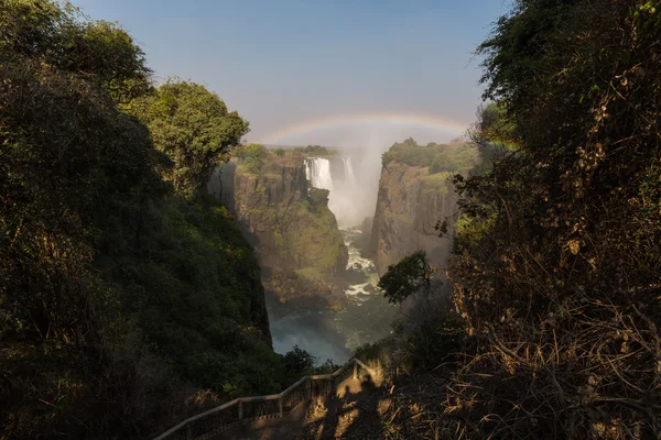 彩虹在维多利亚瀑布 — 图库照片