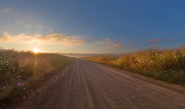 Sunrise evren ile kaplı bir yolda