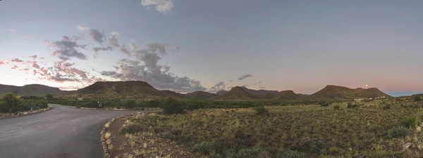 Vzestupu úplňku v Karoo Np — Stock fotografie