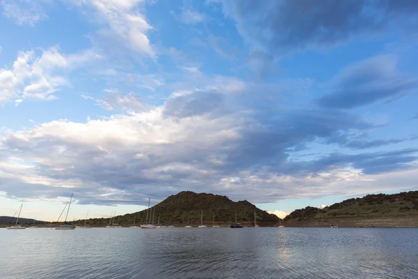 Nubes sobre la presa Gariep — Foto de Stock